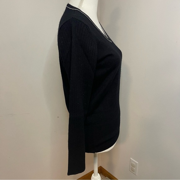 Nike Golf Wool Blend V-neck Sweater - Picture 2 of 9